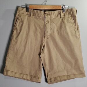 Izod shorts men's size 32 tan lightweight fabric shorts